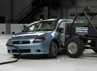 Illustration for article titled IIHS Crash Tests Five Budget Coupes: Ford, Volvo Earn Top Safety Picks